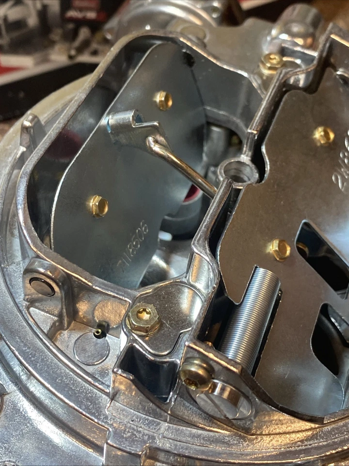 Carburador de 4 barriles Edelbrock #1906 Performance 650 CFM genuino para Ford V8s + MÁS Foto 3 de 4