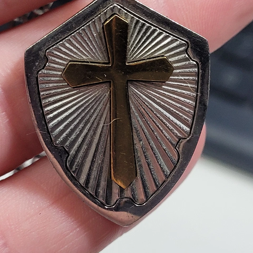 CRUZ CELTA DE ACERO INOXIDABLE PARA HOMBRE CON CADENA DE 24"  Foto 3 de 4