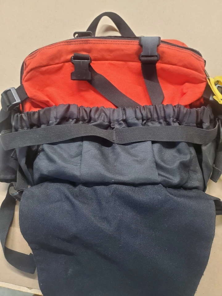 Wilderness Technology Hiking Fanny Pack Red Black Adjustable Waist Bag - Image 2 of 4