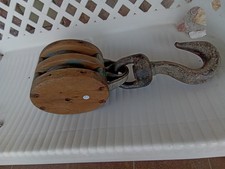 ROBUSTO ED ANTICO BOZZELLO IN LEGNO E FERRO CON DOPPIA PULEGGIA + UNCINO (2).