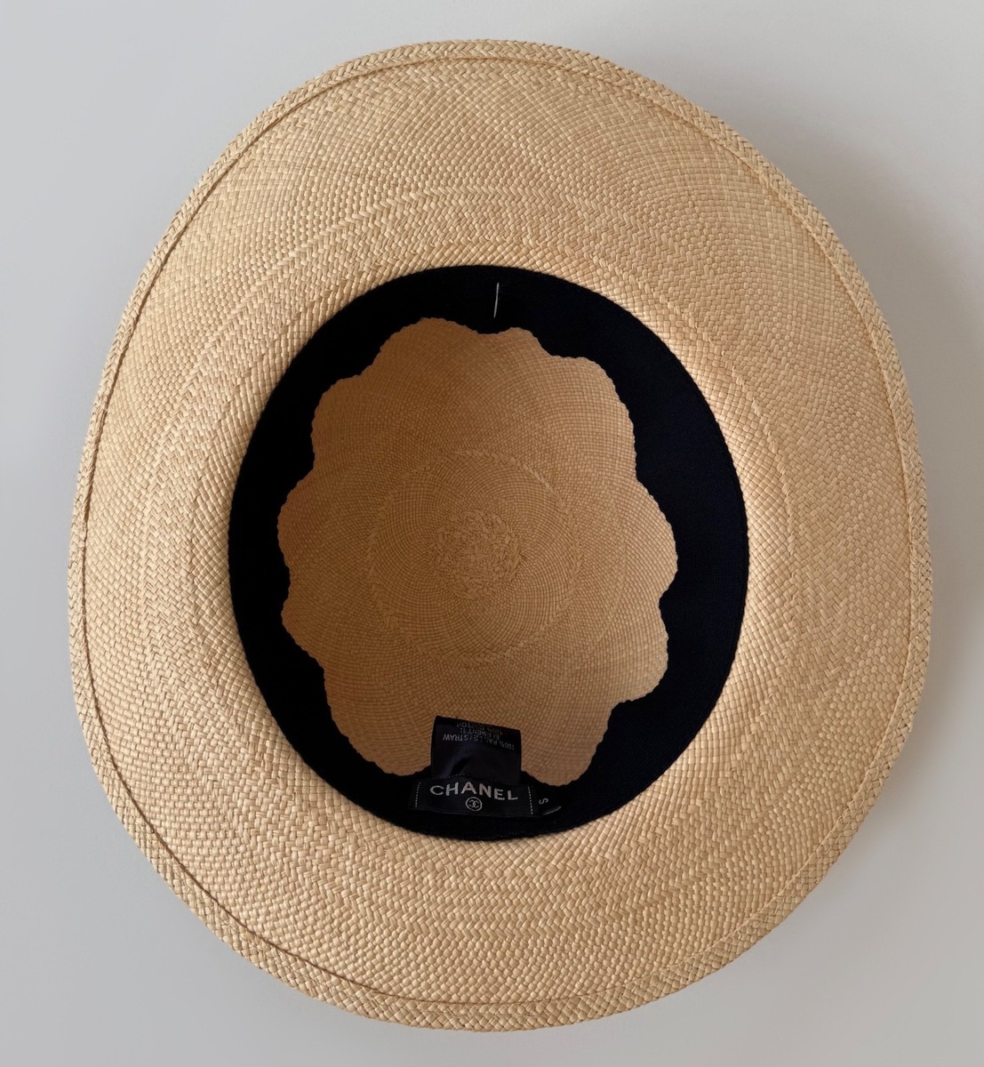 CHANEL BEIGE BLUE DENIM TRIM RAFFIA STRAW FEDORA HAT CAP S  display picture 1