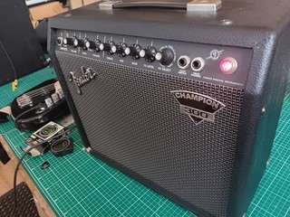 FENDER CHAMPION 300 AMPLIFIER WITH BUILT IN EFFECTS