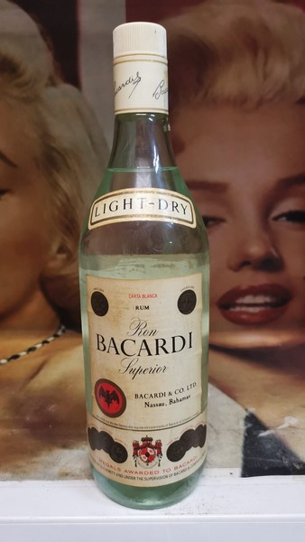BOTELLA RUM RON  BACARDI LICHT DRY CARTA BLANCA SUPERIOR NASSAU BAHAMAS 37,5º 