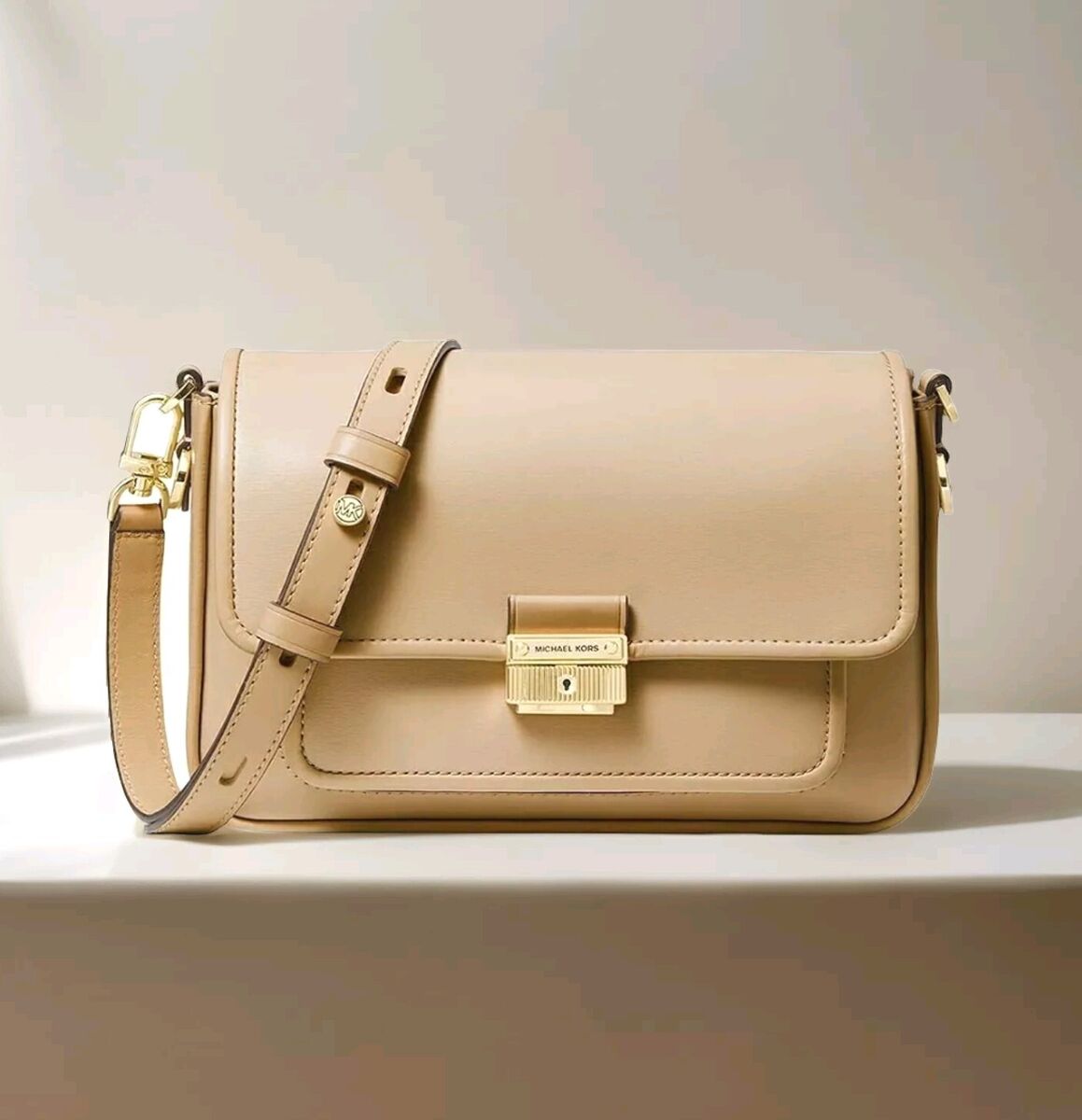 New! Michael Kors Bradshaw Medium Leather Messenger Bag New! Michael Kors Bradshaw Medium Leather Messenger Bag