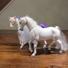 Bella Sara Horse Figures (2)