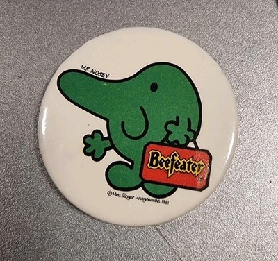 Beefeater Steak Houses ROger Hargreaves Mr Men 'Mr Nosey' Vintage Button Badge