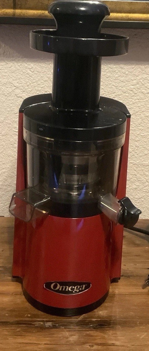 Omega juicer VSJ843RR Hurom Vertical Juice Extractor Red still under warranty 