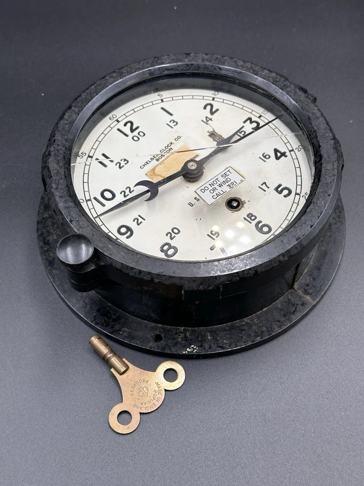 Chelsea Clock Co. 1967 reloj de barco de baquelita del gobierno de Estados Unidos - funcionando - serie #702029  Foto 4 de 4