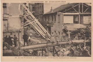 CPA 69 (Rhône) LYON/ CATASTROPHE DE LYON ST JEAN / LA RUE TRAMASSAC / ANIMEE