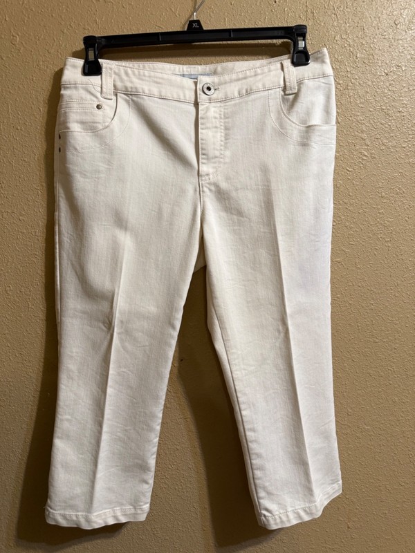 CHICO'S PLATINUM DENIM CAPRI JEANS CHICO'S SZ 1.5 (10) OFF WHITE STRAIGHT LEG