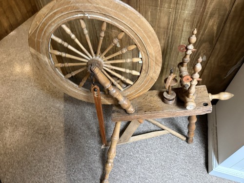 Antique Wooden Saxony Spinning Wheel Horizontal Yarn Craft Spinner
