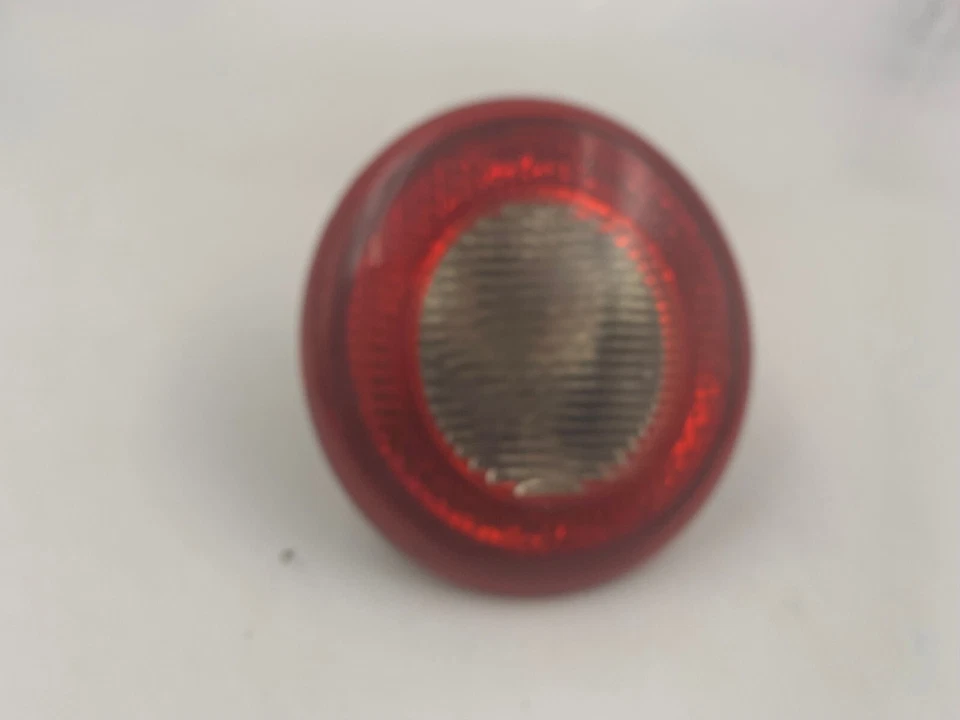 Luz trasera inferior del lado del conductor Chevrolet HHR 2006-2011 OEM A02B27022 Foto 2 de 4