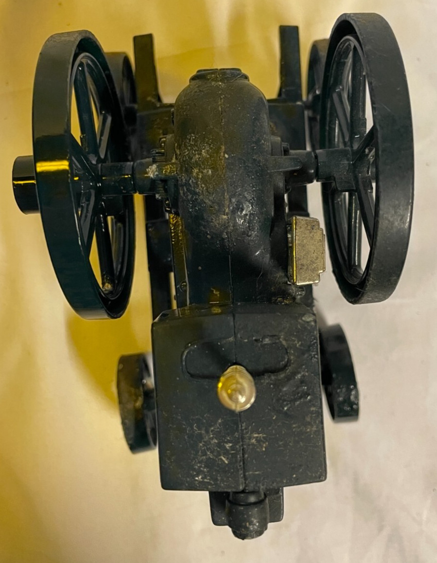 ERTL item # 4351 Green McCormick-Deering Model 'M' Engine Model with Box