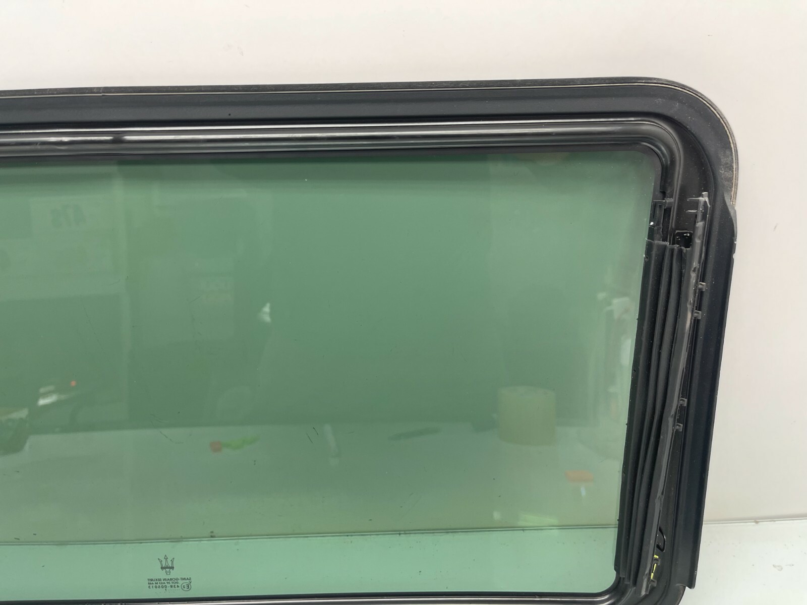 2007 Maserati Quattroporte M139 SUNROOF SUN ROOF SLIDING WINDOW GLASS OEM
