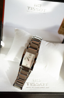 Tissot T-Trend Uhr Damen analog Stahl silber Perlmutt