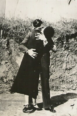Bonnie and Clyde Kiss Kissing American Gangsters Poster Art 12x18 20x30 24x36 