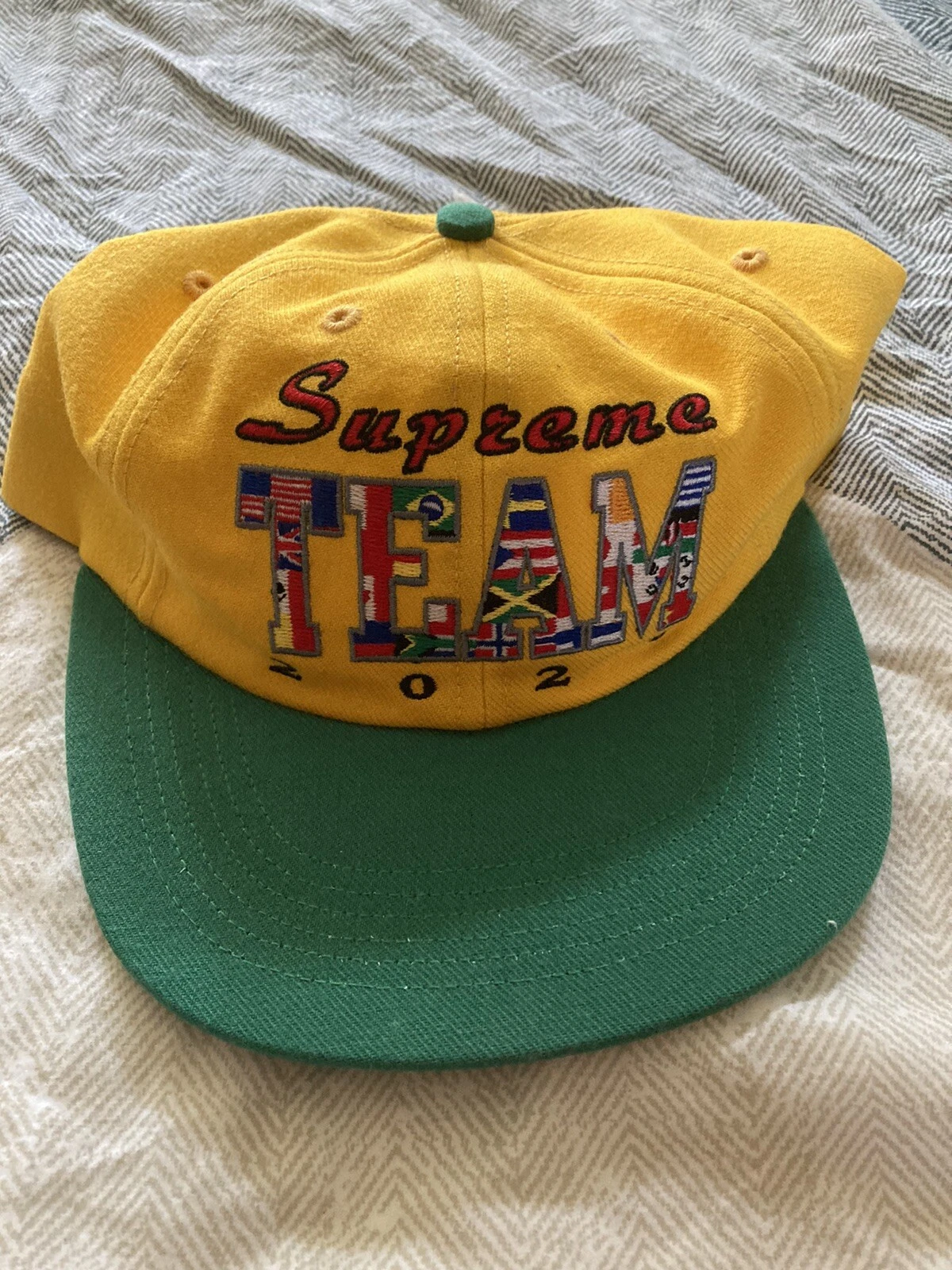 chapeau équipe suprême neuf