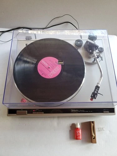 Technics SL-Q2 Turntable - New Shure Needle - Excellent - Sounds Perfect