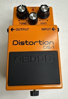 BOSS DS-1 Distortion Analog Effects Pedal for Electric Guitar Orange