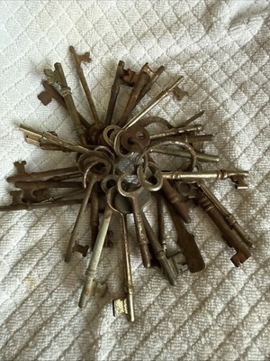29 antique & vintage collectible skeleton keys lot Brass Cast Iron And More