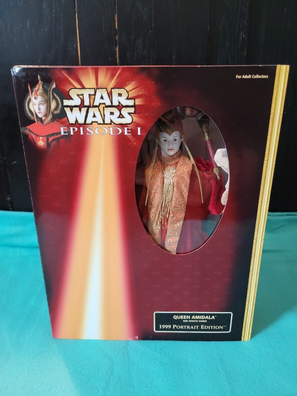 Star Wars Episode I Queen Amidala Red Senate Gown 1999 Portrait Edition Doll