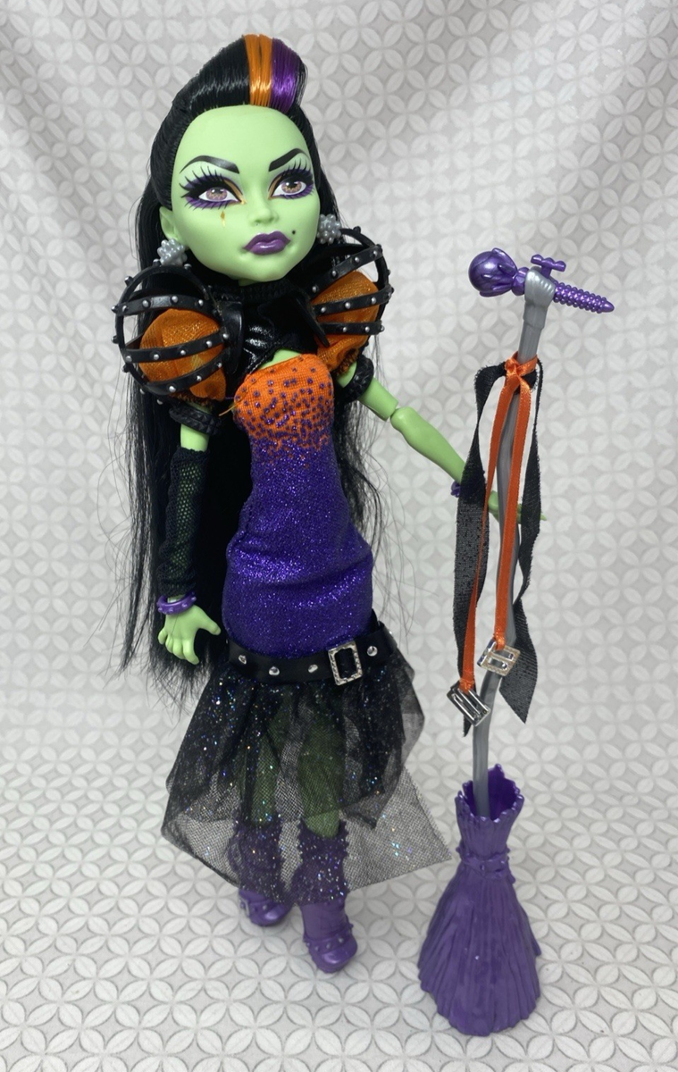 Mattel Monster High Casta Fierce Doll Green Witch Dress Mic Shoes