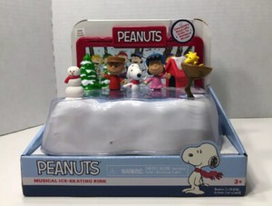 Peanuts Musical Ice-Skating Rink Holidays Christmas Snoopy Charlie Brown