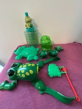 Rubber Plastic Frogs Bath Toy Figures canteen, swimming,
