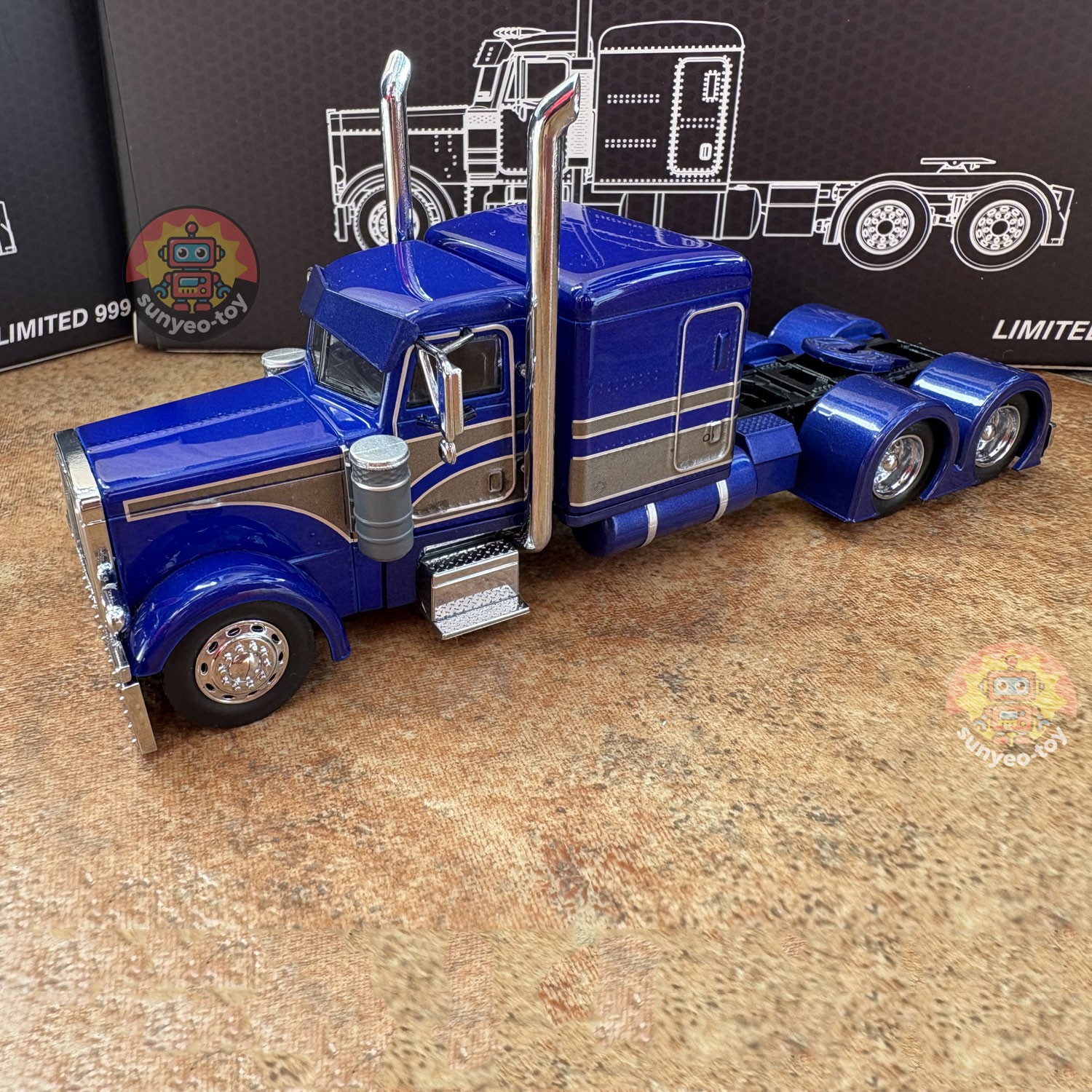 2X Collectible 1/64 Scale Peterbilt 379 Low Profile Truck - Alloy Die-Cast Model