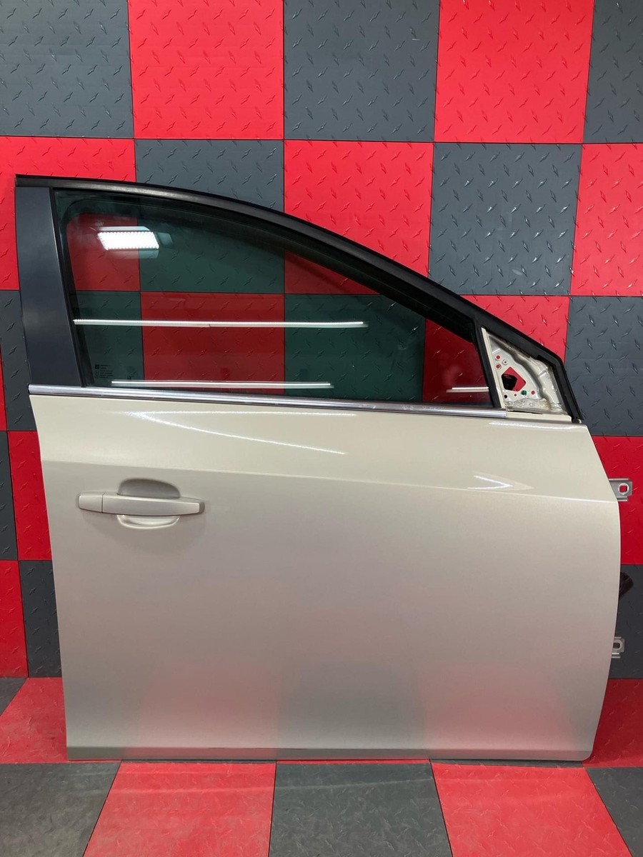 2011-2012 Chevrolet Cruze RH Passenger Front Door Assy Gold Mist