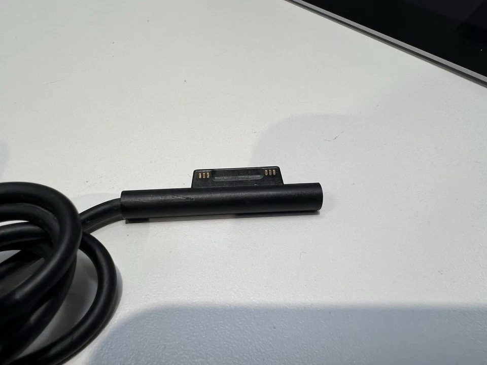 Microsoft Surface Pro 1796 (256GB SSD, Intel Core i5-7th, 2.60 GHz 8GB) Tablet - Image 3 of 4