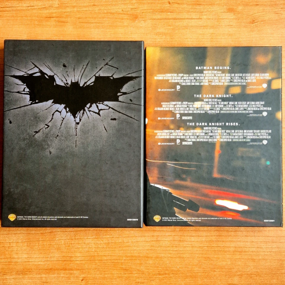 BATMAN THE DARK KNIGHT Trilogy Film 6 DVD Italiano + Artbook Ottime Condizioni - Immagine 4 di 4