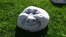 Gartenfiguren, Skulpturen, Steinkopf "Gesicht zwinkernd" Steinguss Steinfigur