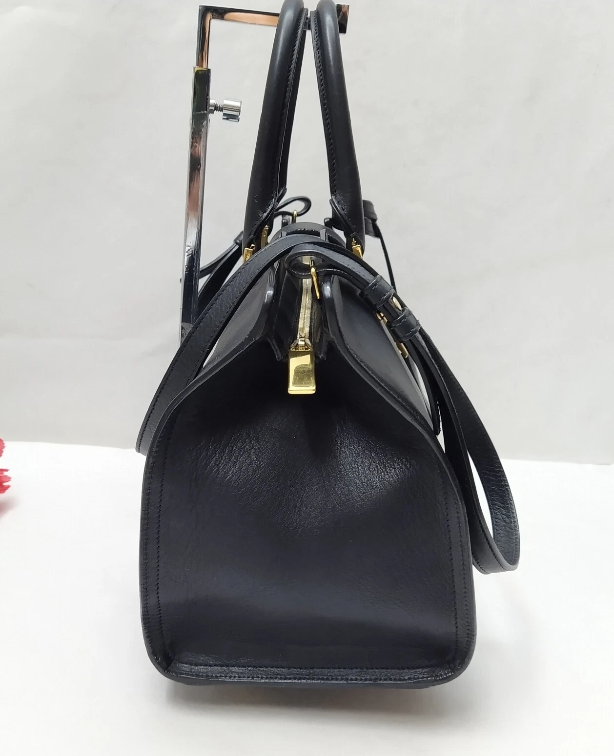 SAINT LAURENT (YSL) Borsa a tracolla Saint Laurent in pelle nera con logo doppio manico