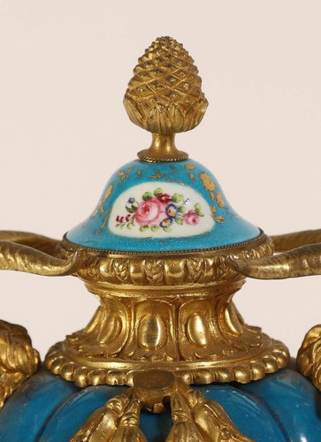 Pair Sevres Louis XV Style Bleu Celeste Porcelain and Ormolu Vases / Urns - Picture 17 of 17