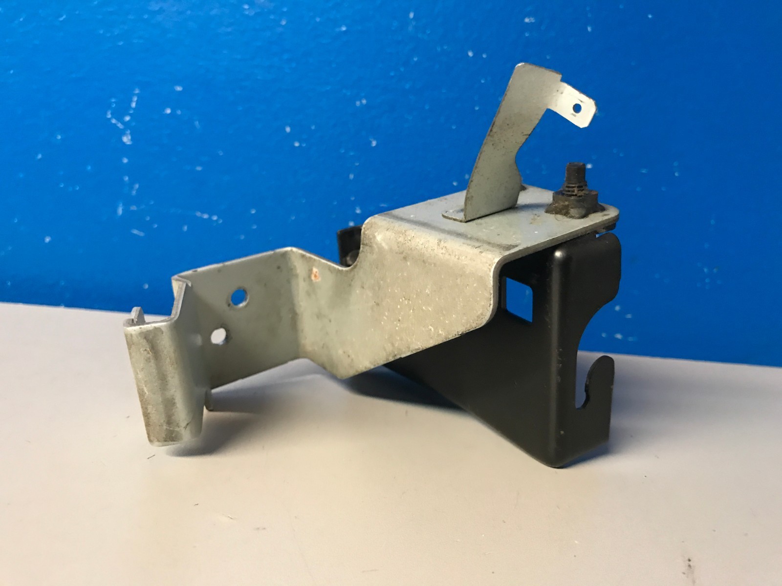 2007 2008 2012 NISSAN ALTIMA HOOD LATCH RELEASE ASSEMBLY AND MOUNT