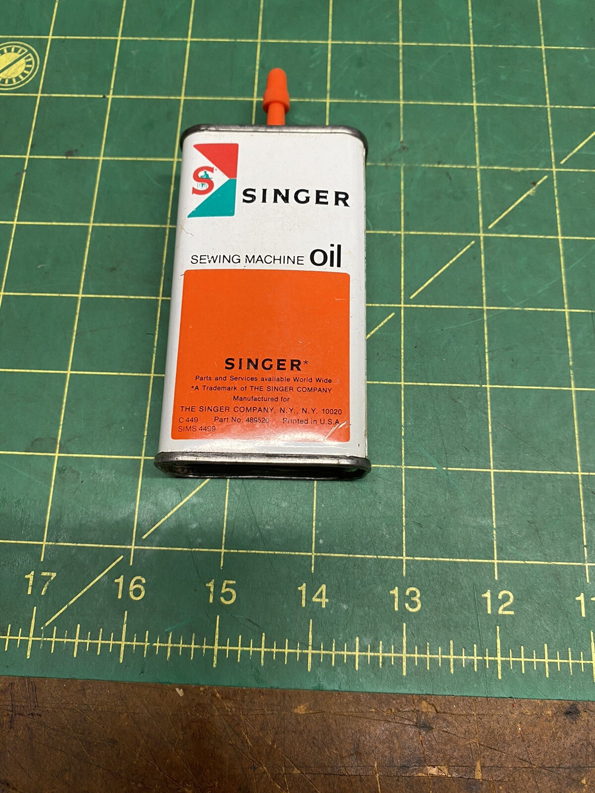 VINTAGE SINGER 221 222K FEATHERWEIGHT SEWING MACHINE OIL CAN 4 OUNCES