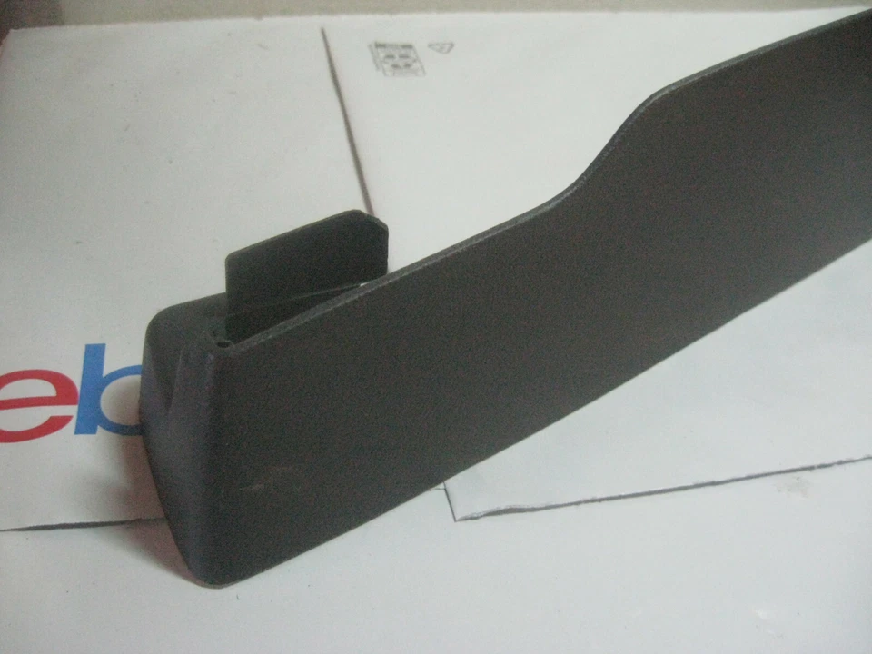 1995 PONTIAC GRAND AM CAPA DE ACABAMENTO DE PISTA ASSENTO DE PASSAGEIRO DIREITO GM 22589965 NOS - Imagem 3 de 4