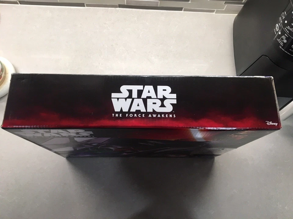2015 STAR WARS THE FORCE AWAKENS - PRIMEIRA ORDEM TIE FIGHTER COM PILOTO - LACRADO - Imagem 2 de 4