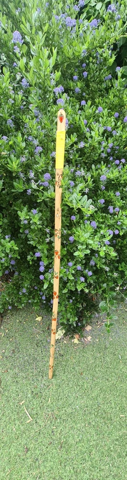 Bastón de madera hecho a mano fresas pintadas florales 45 pulgadas Foto 3 de 4