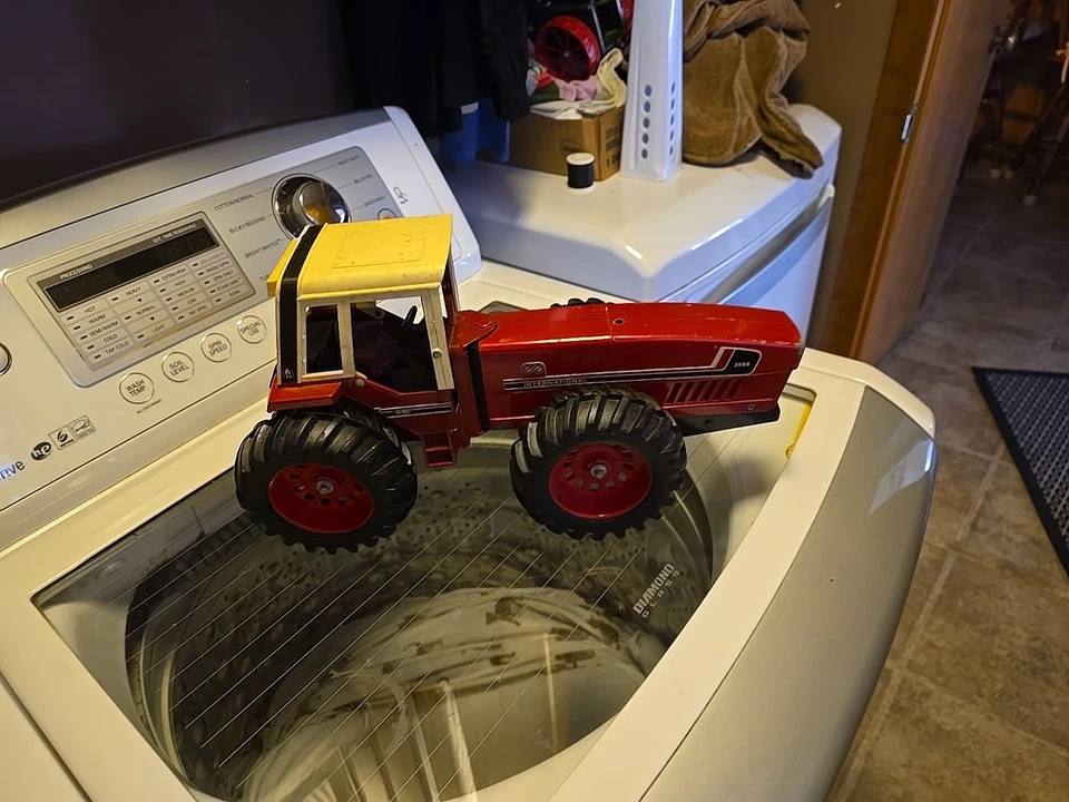 Tractor diecast ERTL International Harvester IH 3588 2+2 escala 1/16 Foto 3 de 3