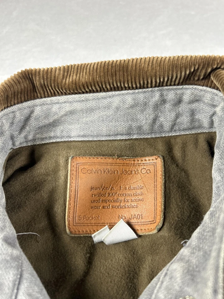Chaqueta de mezclilla Calvin Klein para hombre gris medio cuello de pana tareas ropa de trabajo polar Foto 3 de 4