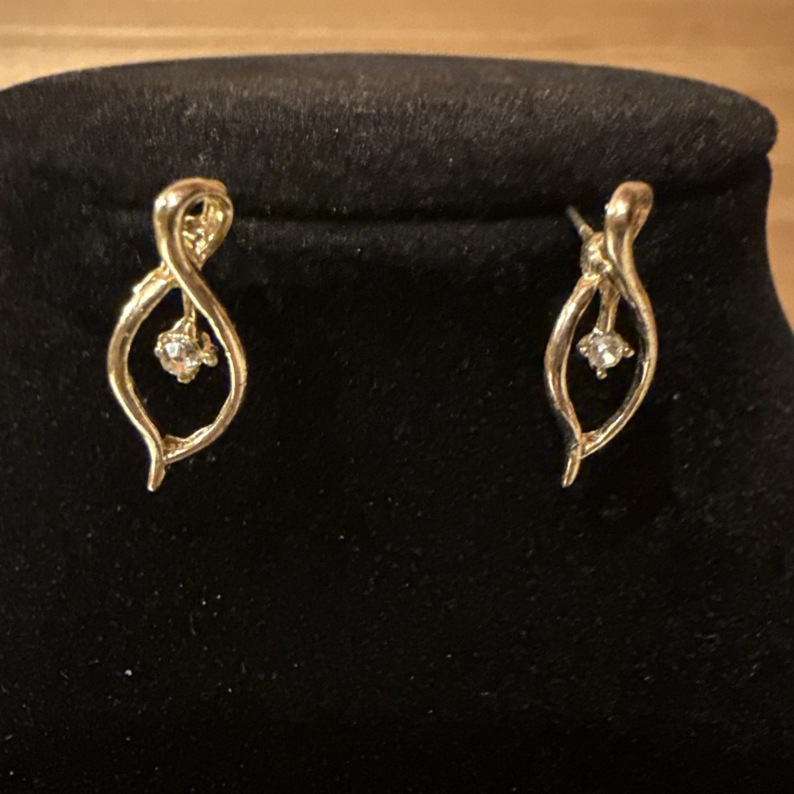 Goldtone Necklace with Matching Earrings Diamond Stone Unsure If Real