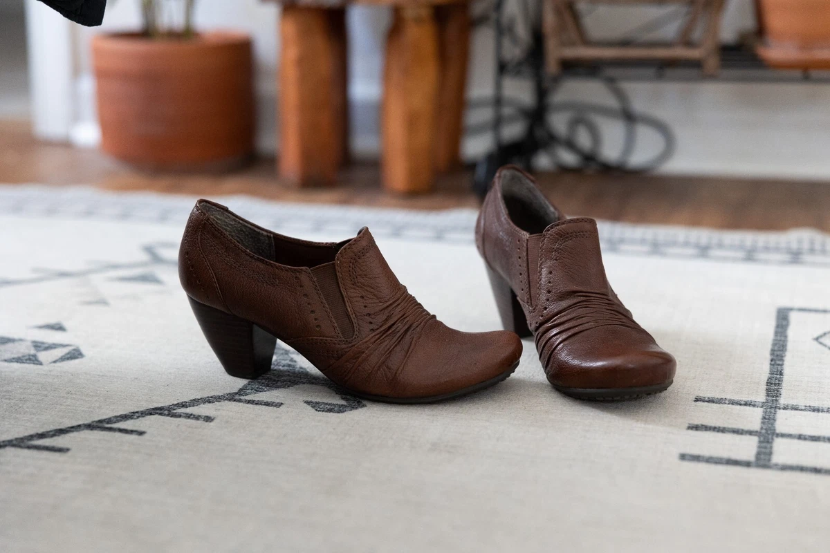 Cute top brown booties