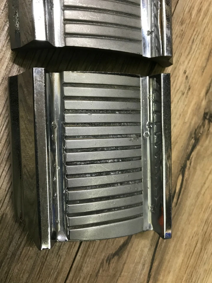 Pontiac Beaumont 1964 usado GM panel trasero juego de molduras finales  Foto 3 de 4