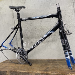 giant frame road bike