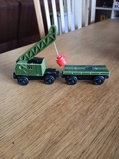 THOMAS WOODEN RAILWAY BREAKDOWN TRAIN AND FLATBED