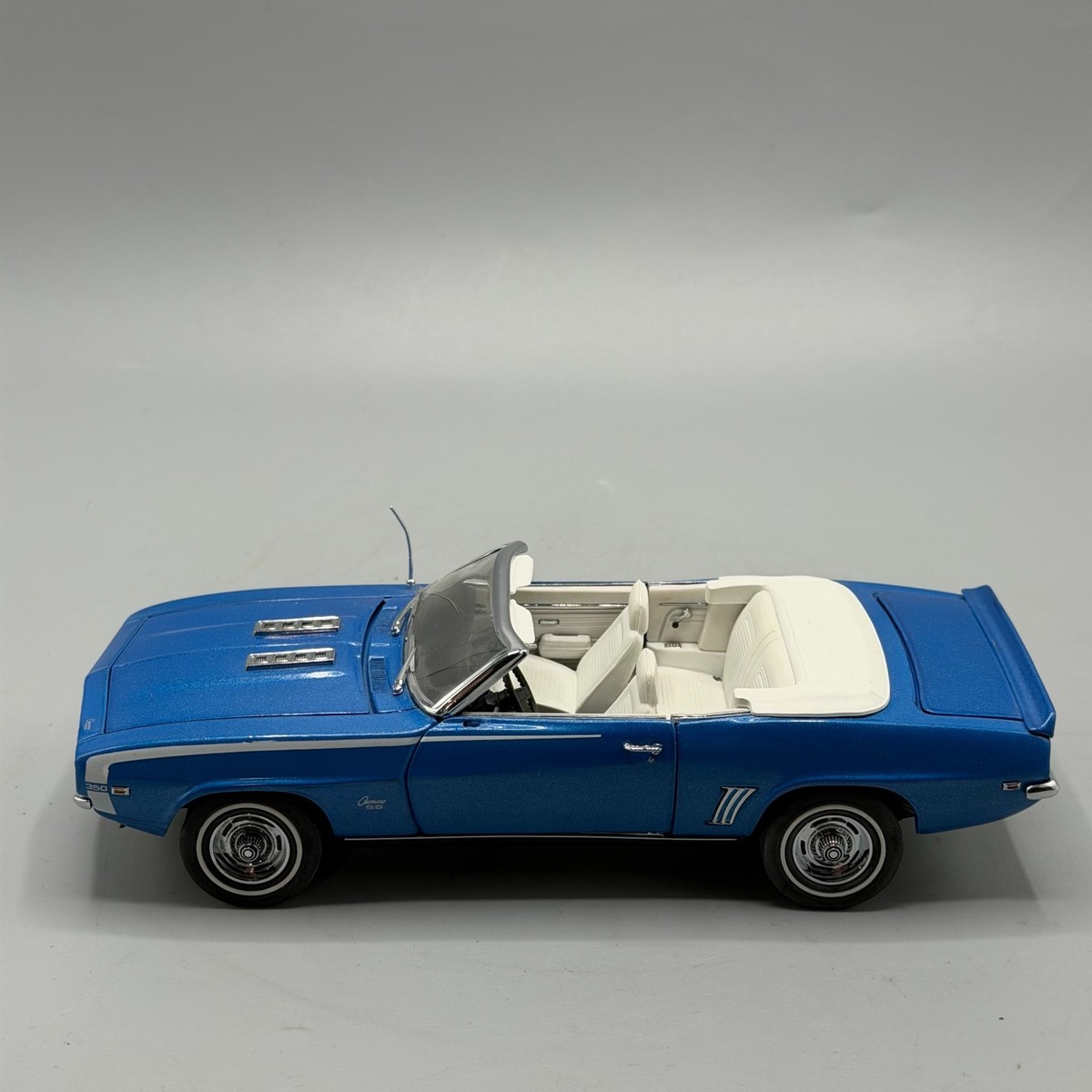 Danbury Mint 1969 Chevrolet Camaro Convertible Blue 1/24 Scale