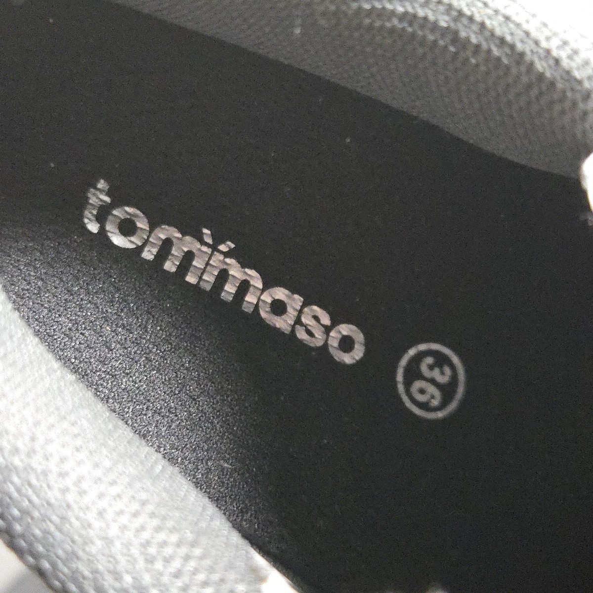 Chaussure de running sur route Vomero Plus pour homme. BE