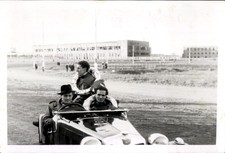 Foto Motorrennsport, Fahrer im Rennwagen bei der Ehrenrunde nach... - 11552620